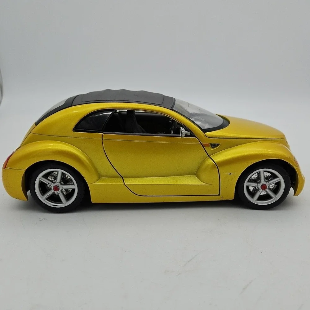 Maisto Chrysler Pronto Cruizer Original Concept PT Cruiser 1:18 Diecast Car